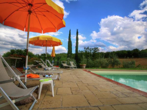 Гостиница Lush Farmhouse in the heart of Tuscany with Swimming Pool  Бучине